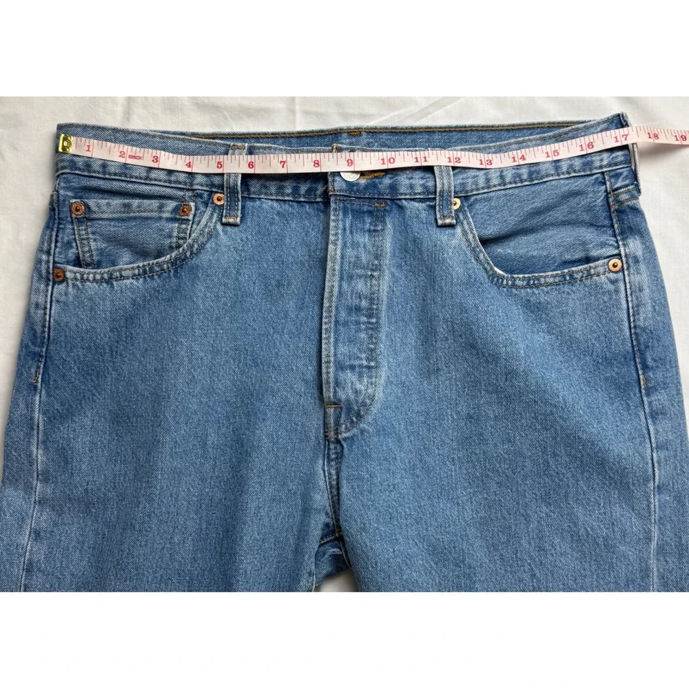 Levis 501 Original Fit Jeans Mens 34x30 Medium Wash Blue‎ Button Fly